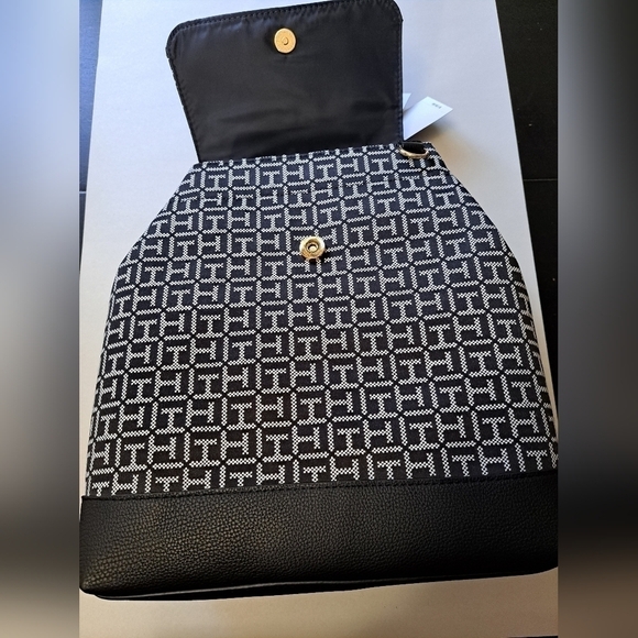 NWT Tommy Hilfiger Camilla II Flap Backpack   11\